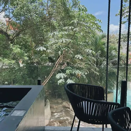 3 Pools At Main Avenue Apartment