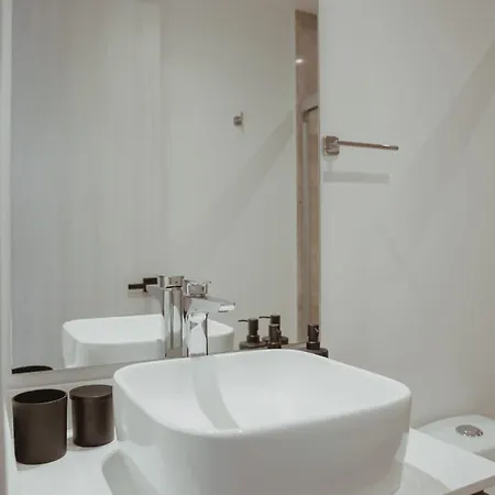 2 Beds Gym And Pool Apartment