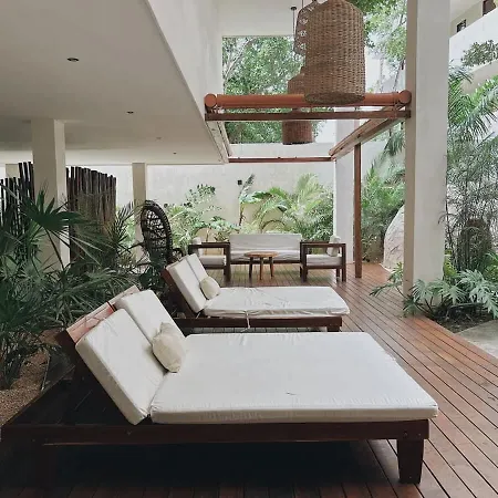 Private Tub And Garden In The Jungle Apartment