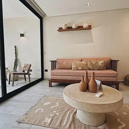Private Tub And Garden In The Jungle Apartment