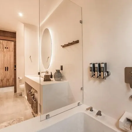 Villa With 2 Pools With Security Guard For 10 Guests