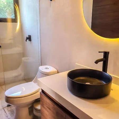 Luxe Jacuzzi Apartment *