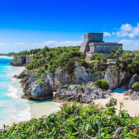 Luxury Near Beach, Fast Wifi & Pool Apartment