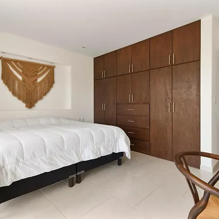 Luxury Near Beach, Fast Wifi & Pool Apartment