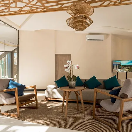 Pelican Breeze C301 Apartment *