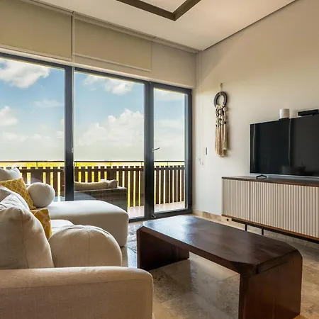 Apartment Pelican Breeze C301