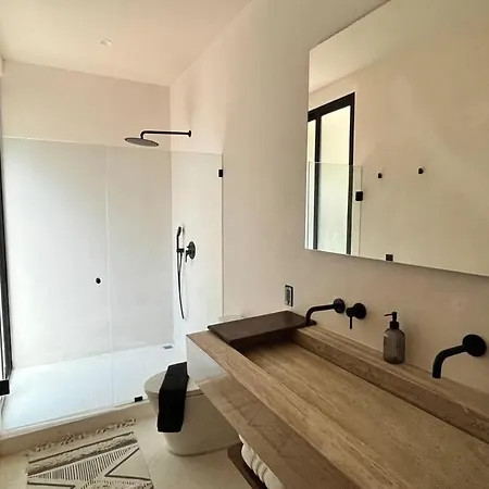 2br Spacious & Stylish Apartment *