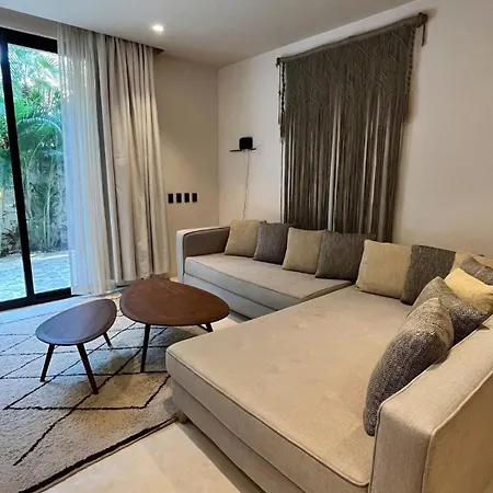 2br Spacious & Stylish Apartment *