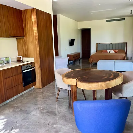 Mistiq Private With Garden Apartment *