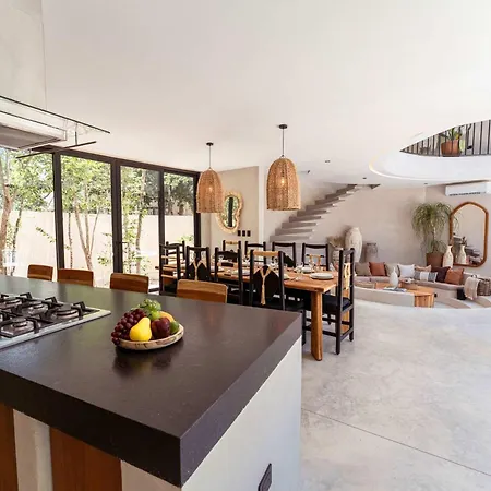 Apartment Chumuuk - Modern 5br Sanctuary With Large Pool And Rooftop Terrace *
