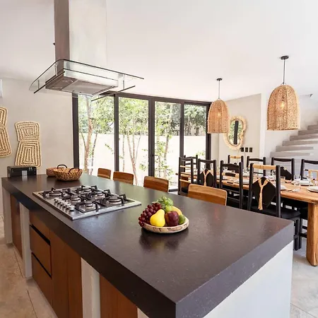 Chumuuk - Modern 5br Sanctuary With Large Pool And Rooftop Terrace Apartment