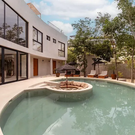 Apartment Chumuuk - Modern 5br Sanctuary With Large Pool And Rooftop Terrace