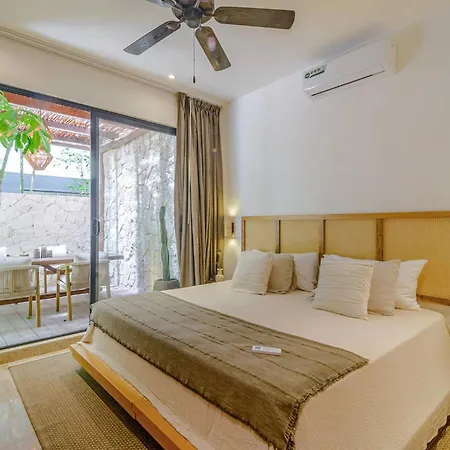 Tropical Retreat: Scooters, Hot Tub, Pool, Projector Tulum