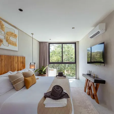 Chumuuk - Modern 5br Sanctuary With Large Pool And Rooftop Terrace *