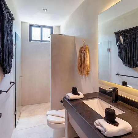 Apartment Chumuuk - Modern 5br Sanctuary With Large Pool And Rooftop Terrace *