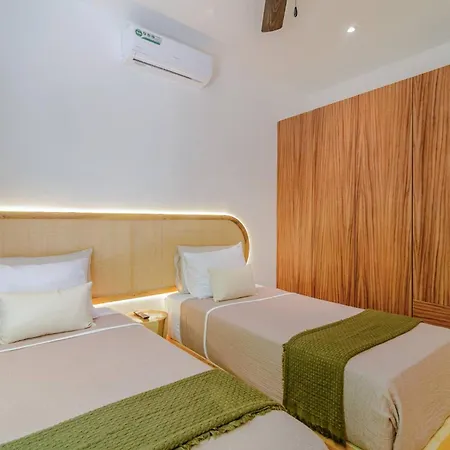 Tropical Retreat: Scooters, Hot Tub, Pool, Projector Apartment *