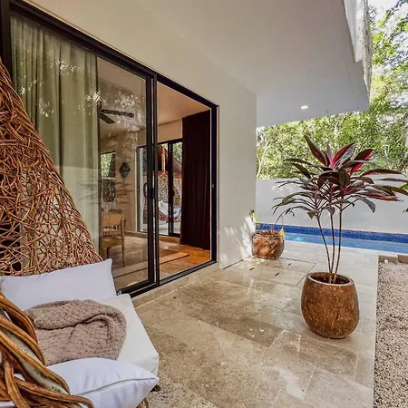 Apartment Tropical Retreat: Scooters, Hot Tub, Pool, Projector Tulum
