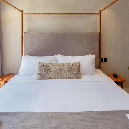 Apartment Chumuuk - Modern 5br Sanctuary With Large Pool And Rooftop Terrace