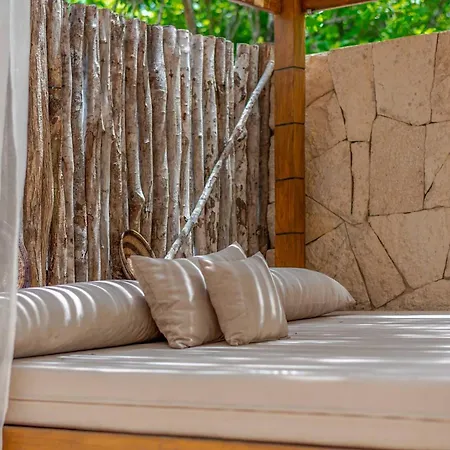 Apartment Tropical Retreat: Scooters, Hot Tub, Pool, Projector Tulum