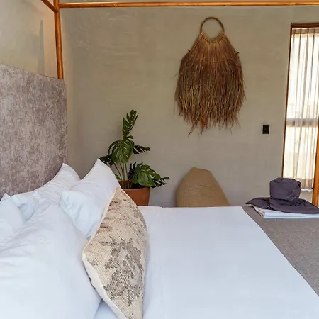 Chumuuk - Modern 5br Sanctuary With Large Pool And Rooftop Terrace Apartment *