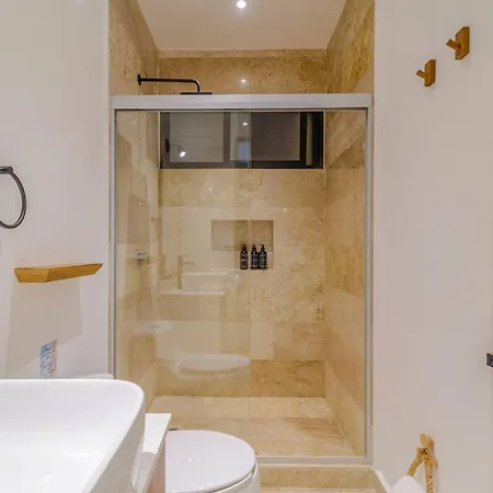 Tropical Retreat: Scooters, Hot Tub, Pool, Projector Apartment