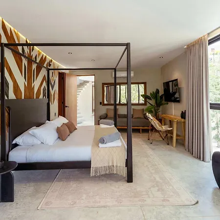 Chumuuk - Modern 5br Sanctuary With Large Pool And Rooftop Terrace