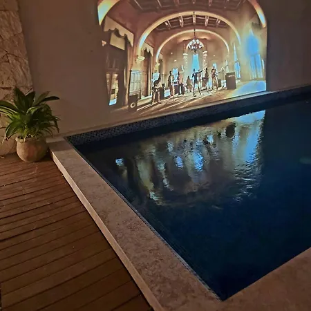 Tropical Retreat: Scooters, Hot Tub, Pool, Projector * Tulum