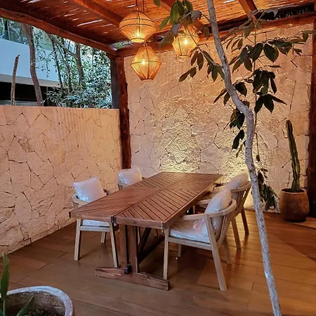 Tropical Retreat: Scooters, Hot Tub, Pool, Projector Apartment Tulum