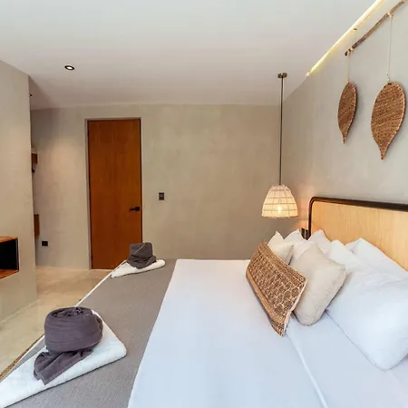 Apartment Chumuuk - Modern 5br Sanctuary With Large Pool And Rooftop Terrace *