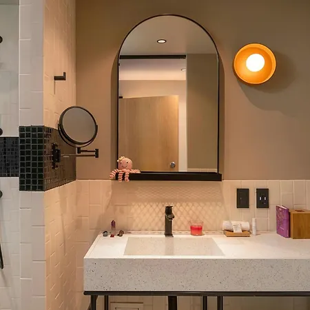 Hotel Moxy 3*
