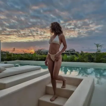 Luxury Hideaway - Rooftop Pool - Jacuzzi - Gym In *
