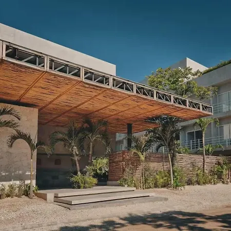Luxury Hideaway - Rooftop Pool - Jacuzzi - Gym In *