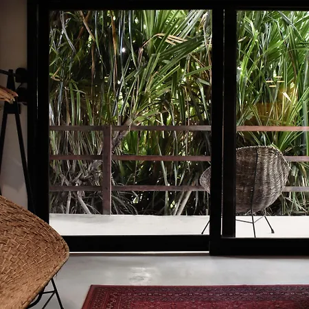 Amor Rooms