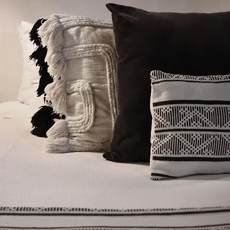Amor Rooms