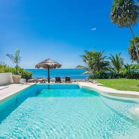 Casa Pelagia Beachfront Luruxy In