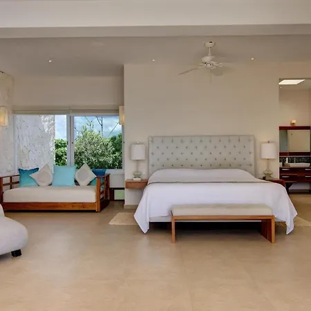 Casa Pelagia Beachfront Luruxy In *