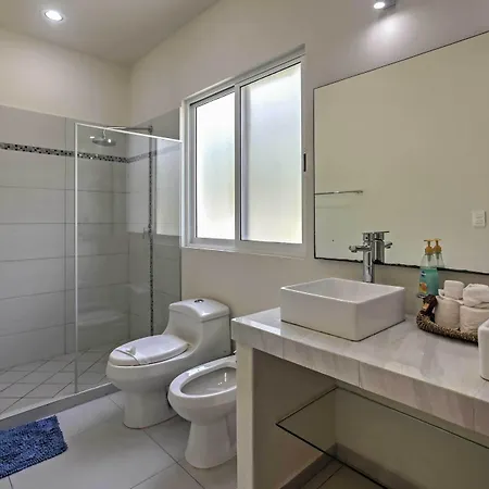 Villa Casa Esmeralda W/ Pool Access & Furnished Patio!