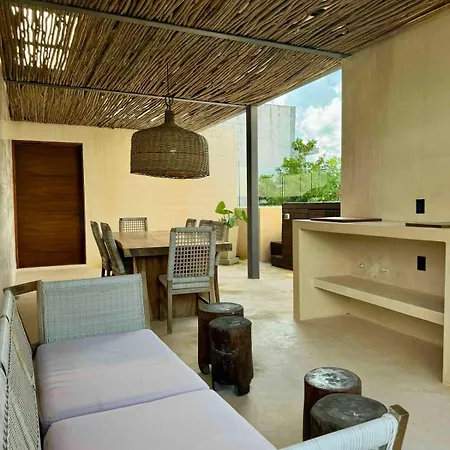 Kataluum- Luxurious Eco-chic Ph With Pool