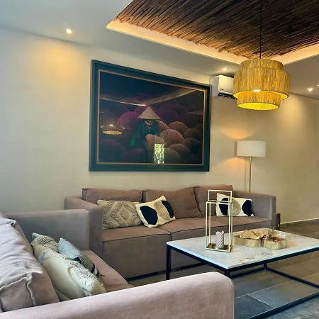 Kataluum- Luxurious Eco-chic Ph With Pool