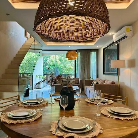 Kataluum- Luxurious Eco-chic Ph With Pool