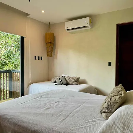 Kataluum- Luxurious Eco-chic Ph With Pool