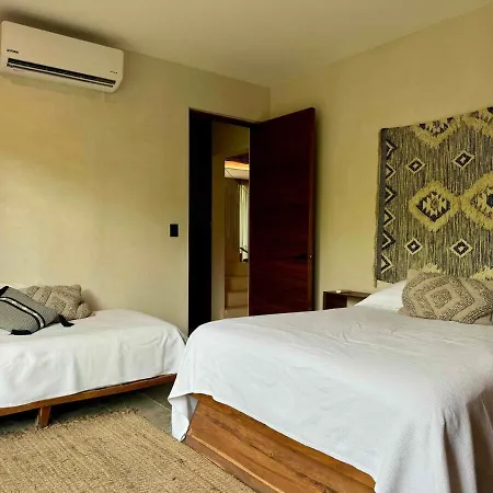 Kataluum- Luxurious Eco-chic Ph With Pool *