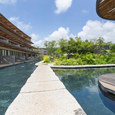 Holiday home 2br Swimout Kingbeds Rooftop Gym Pool Tulum