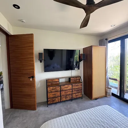 2 Bdrm-2 Baths For Groups & Music Lovers Apartment *