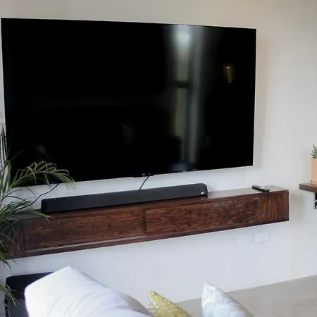 Apartment 2 Bdrm-2 Baths For Groups & Music Lovers *