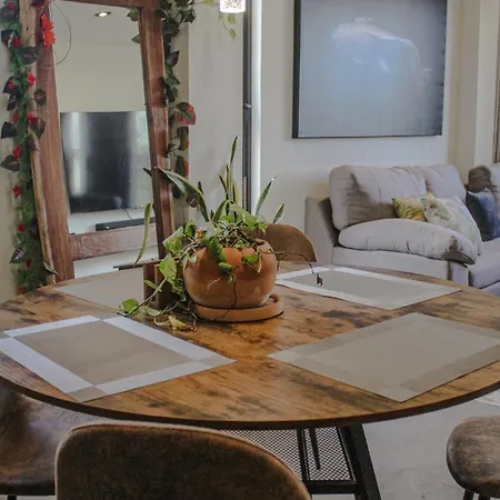 2 Bdrm-2 Baths For Groups & Music Lovers *
