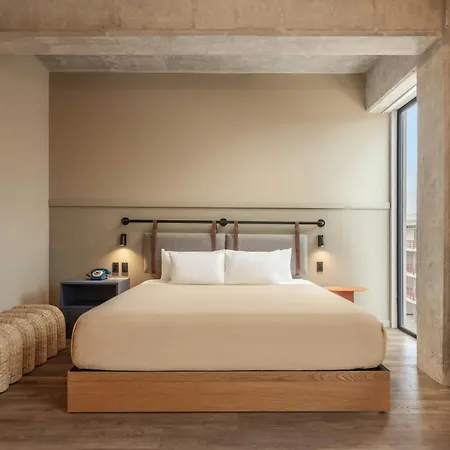 Hotel Moxy 3*