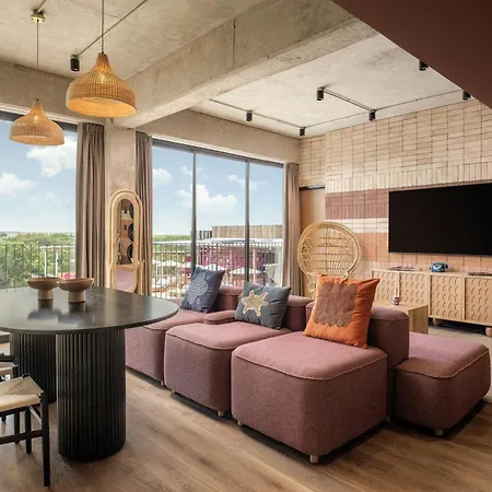 Moxy Hotel 3*