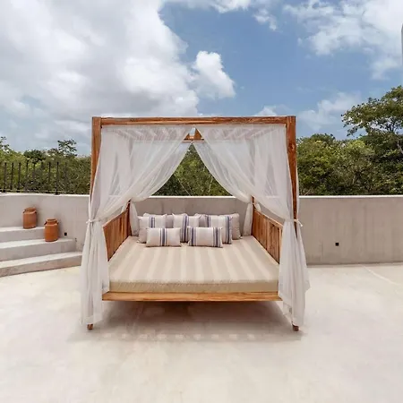 Chumuuk - Modern 5br Sanctuary With Large Pool And Rooftop Terrace Apartment
