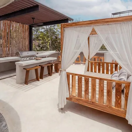 Chumuuk - Modern 5br Sanctuary With Large Pool And Rooftop Terrace